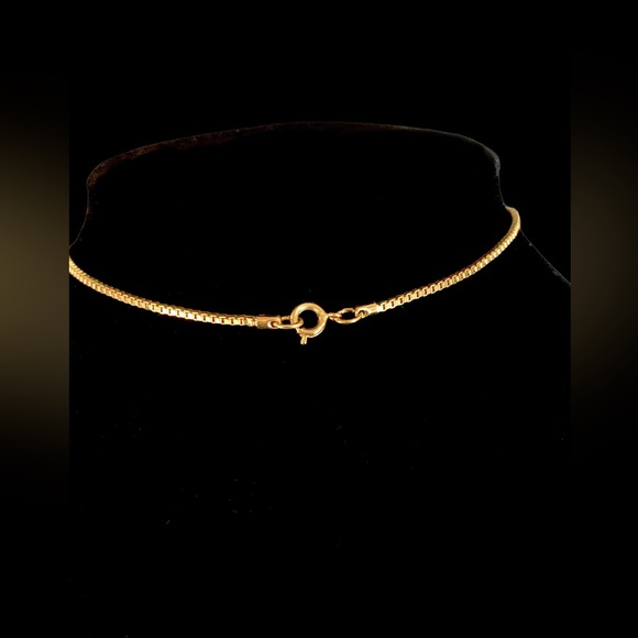 Vintage Shell Pendant Necklace and Clip On Earrings Set - Picture 13 of 13